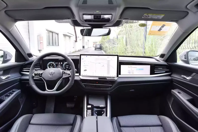 
								Volkswagen Passat full									