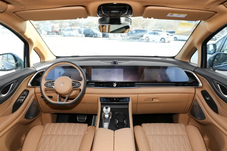 
								Voyah Dreamer PHEV full									