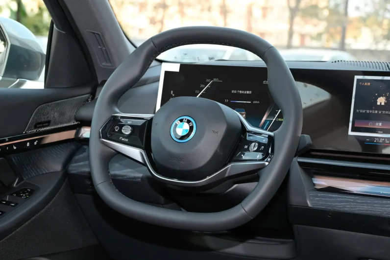 
								BMW i5 full									