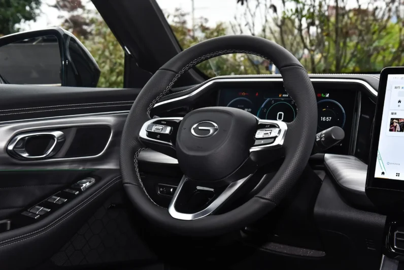 
								GAC Trumpchi GS8 full									