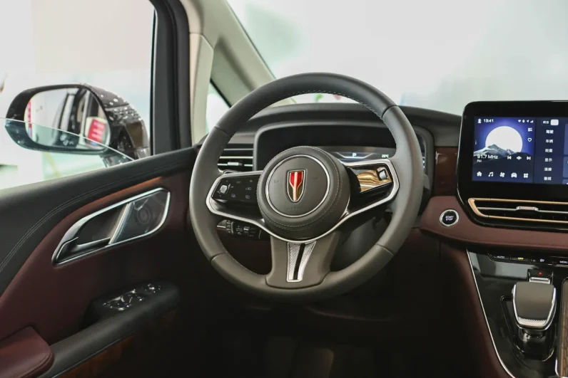 
								Hongqi HQ9 PHEV full									
