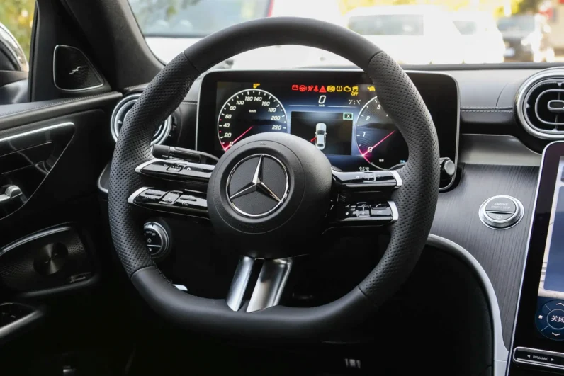 
								Mercedes-Benz C-Class full									