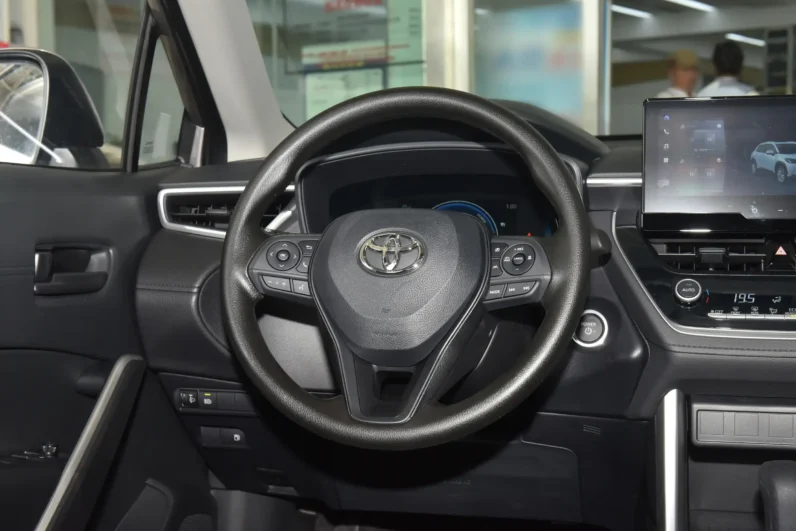 
								Toyota Corolla Cross full									