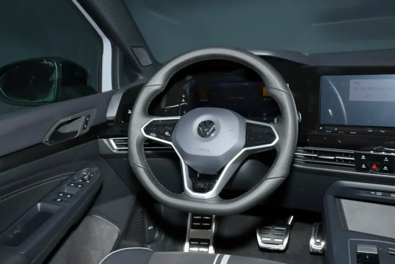 
								Volkswagen Golf 2026 full									