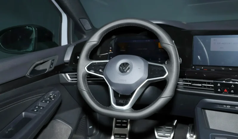 
								Volkswagen Golf 2026 full									