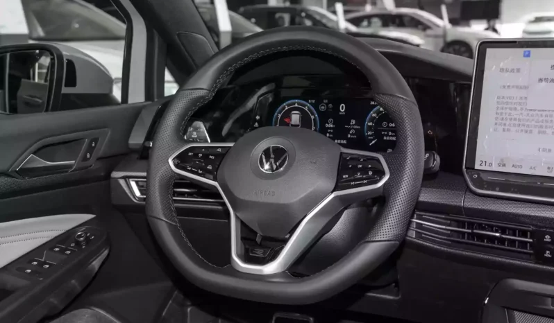
								Volkswagen Golf full									