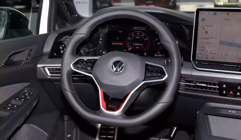 
								Volkswagen Golf GTI full									