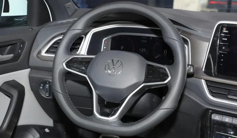 
								Volkswagen T-Roc full									