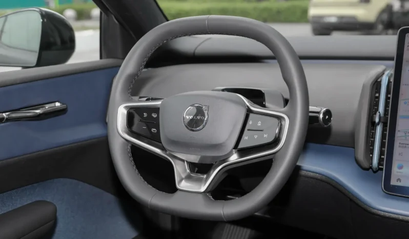 
								Volvo EX30 full									