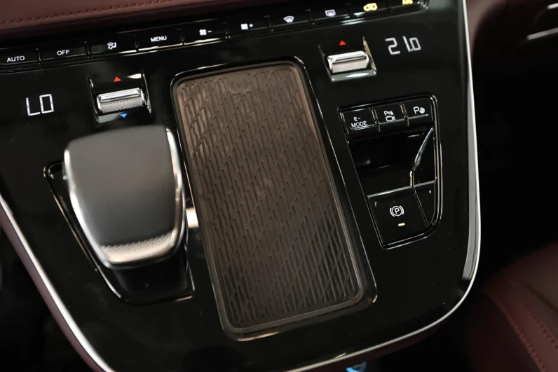 
								Hongqi HQ9 PHEV full									