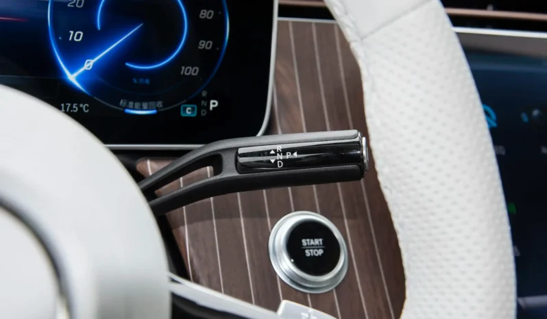 
								Mercedes-Benz EQE SUV full									