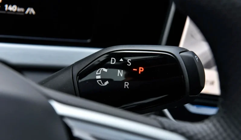 
								Volkswagen Passat full									